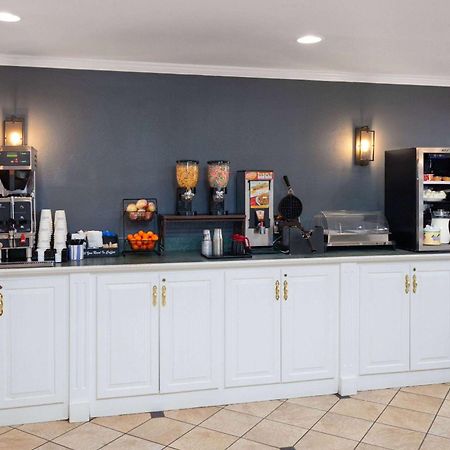 La Quinta Inn By Wyndham Cleveland Индипендънс Екстериор снимка