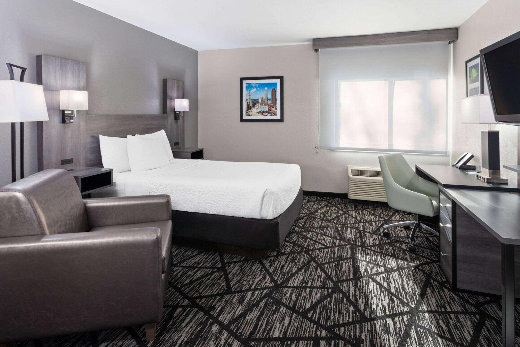 La Quinta Inn By Wyndham Cleveland Индипендънс Екстериор снимка