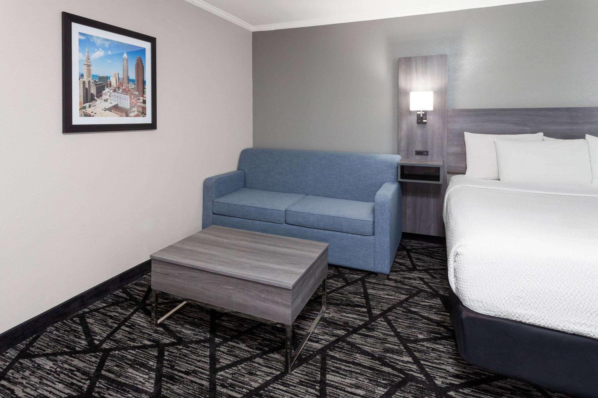 La Quinta Inn By Wyndham Cleveland Индипендънс Екстериор снимка