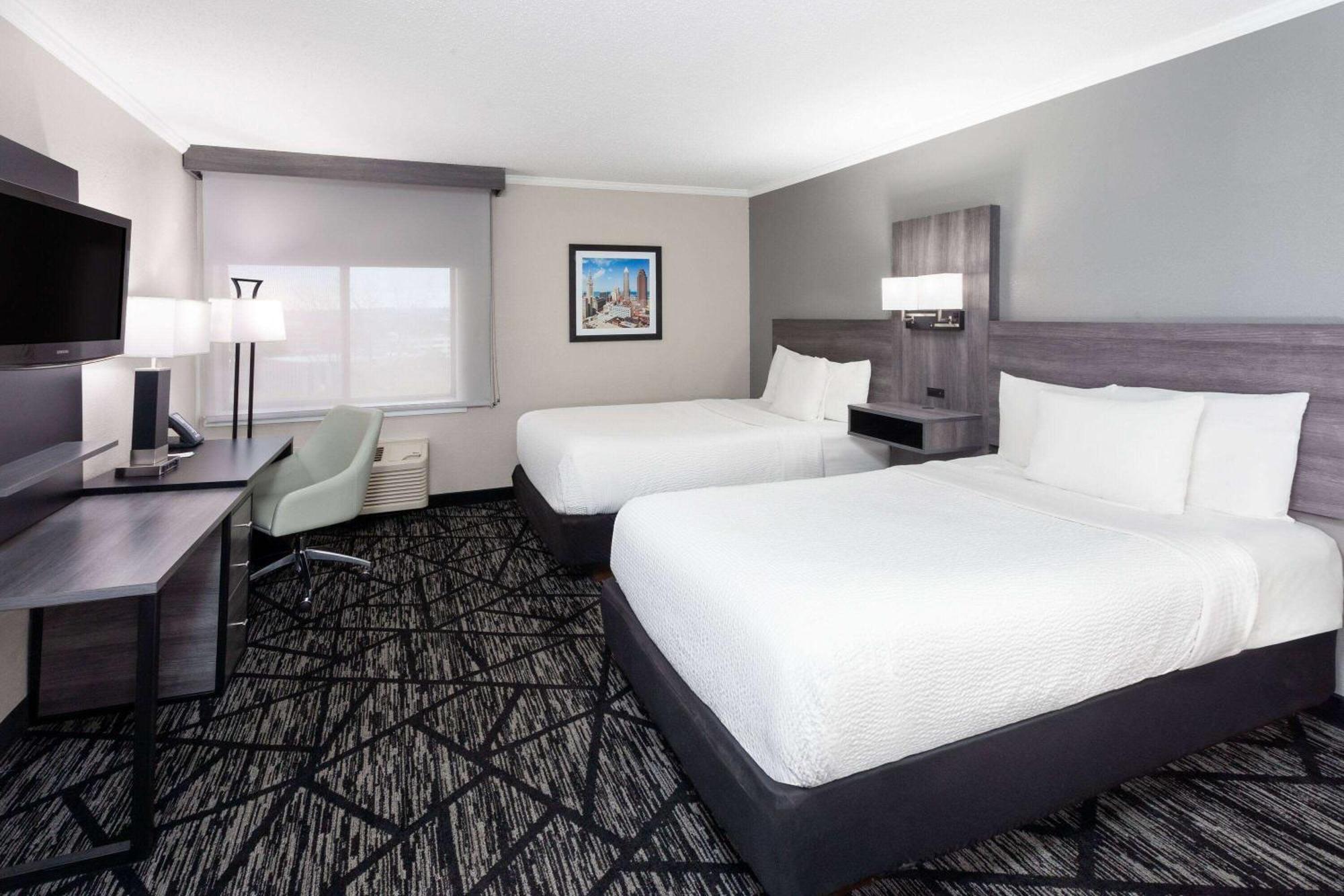 La Quinta Inn By Wyndham Cleveland Индипендънс Екстериор снимка