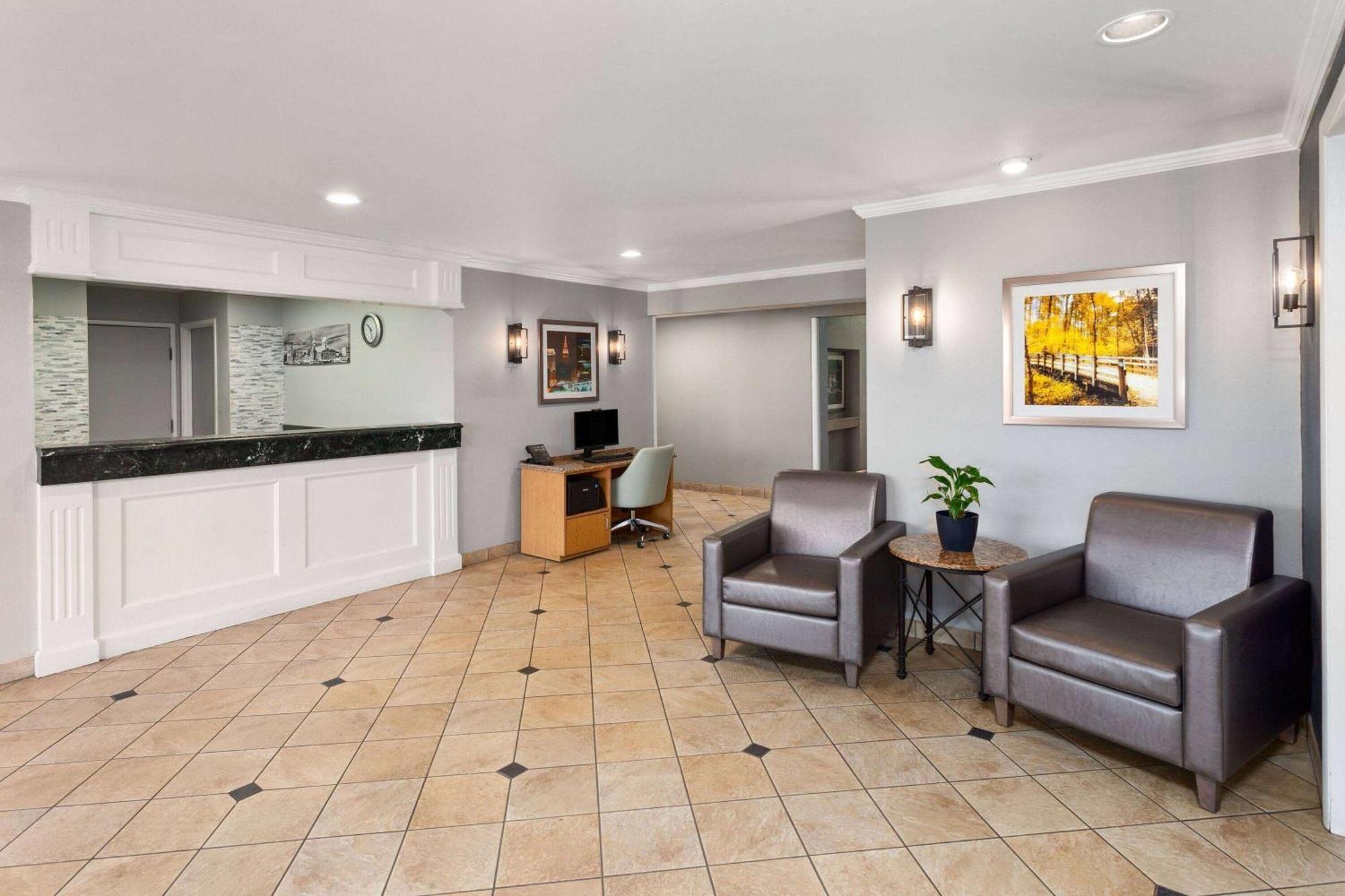 La Quinta Inn By Wyndham Cleveland Индипендънс Екстериор снимка